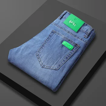 2023 Été de Nouveaux Hommes de la Lumière Bleue Fine Regular Fit Jeans Vert Étiquette de Décoration de Mode de Denim Stretch Pantalons Masculins de la Marque Pantalon